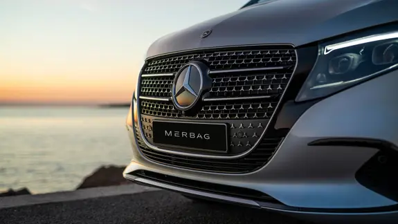 Mercedes V Klasse Kühlergrill mit einer LED-Lichtleiste - Merbag Mercedes V Klasse Kühlergrill mit einer LED-Lichtleiste - Merbag