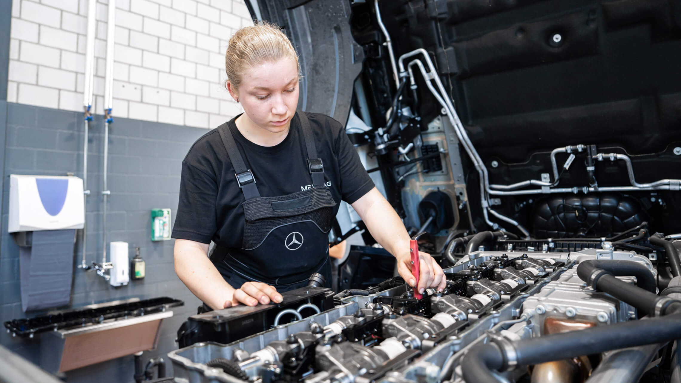 Automobil Mechatroniker NF 04 2280X1283