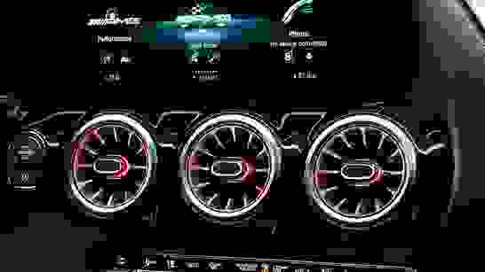 Mercedes AMG GLA 07