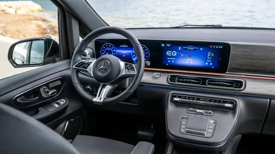 EQV Widescreen Cockpit mit MBUX und 2 hochauflösenden Displays - Merbag EQV Widescreen Cockpit mit MBUX und 2 hochauflösenden Displays - Merbag