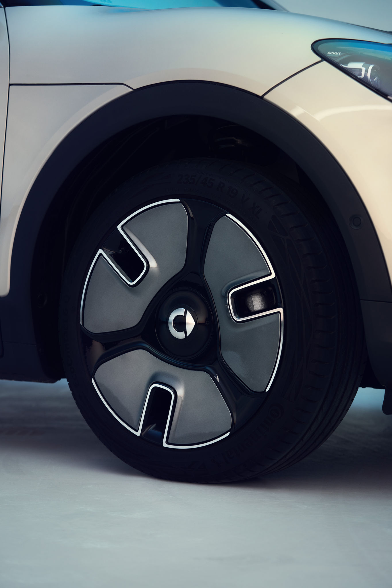 HX11 Premium Solar Silver Metallic Still 8K Portrait Market Entry Advanced Design Car Detail Rims 0022 2048X2048