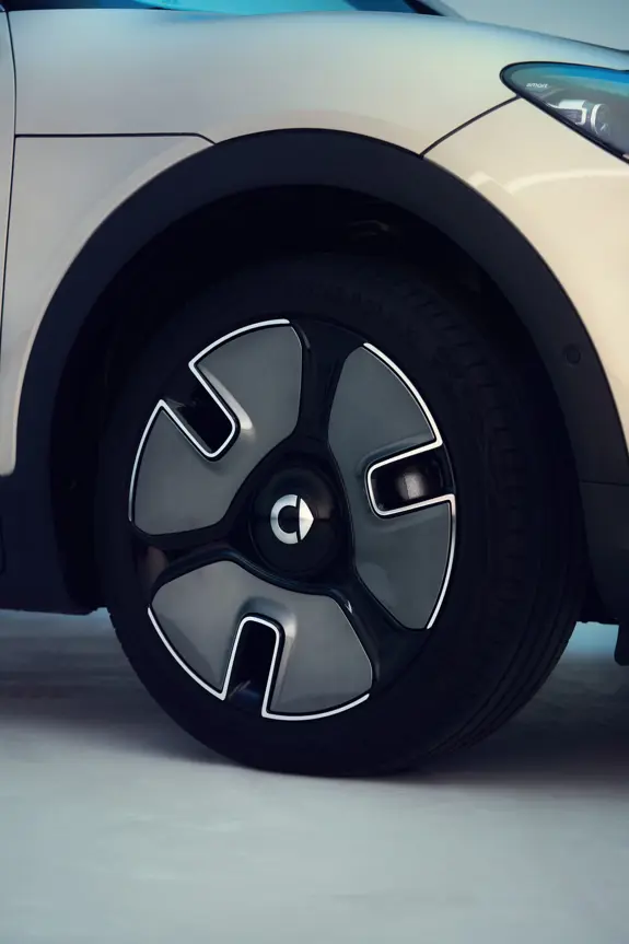 HX11 Premium Solar Silver Metallic Still 8K Portrait Market Entry Advanced Design Car Detail Rims 0022 2048X2048 HX11 Premium Solar Silver Metallic Still 8K Portrait Market Entry Advanced Design Car Detail Rims 0022 2048X2048