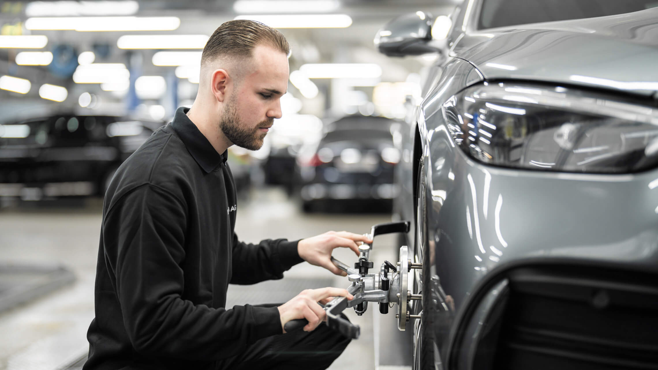 Automobil Mechatroniker 03 2280X1283