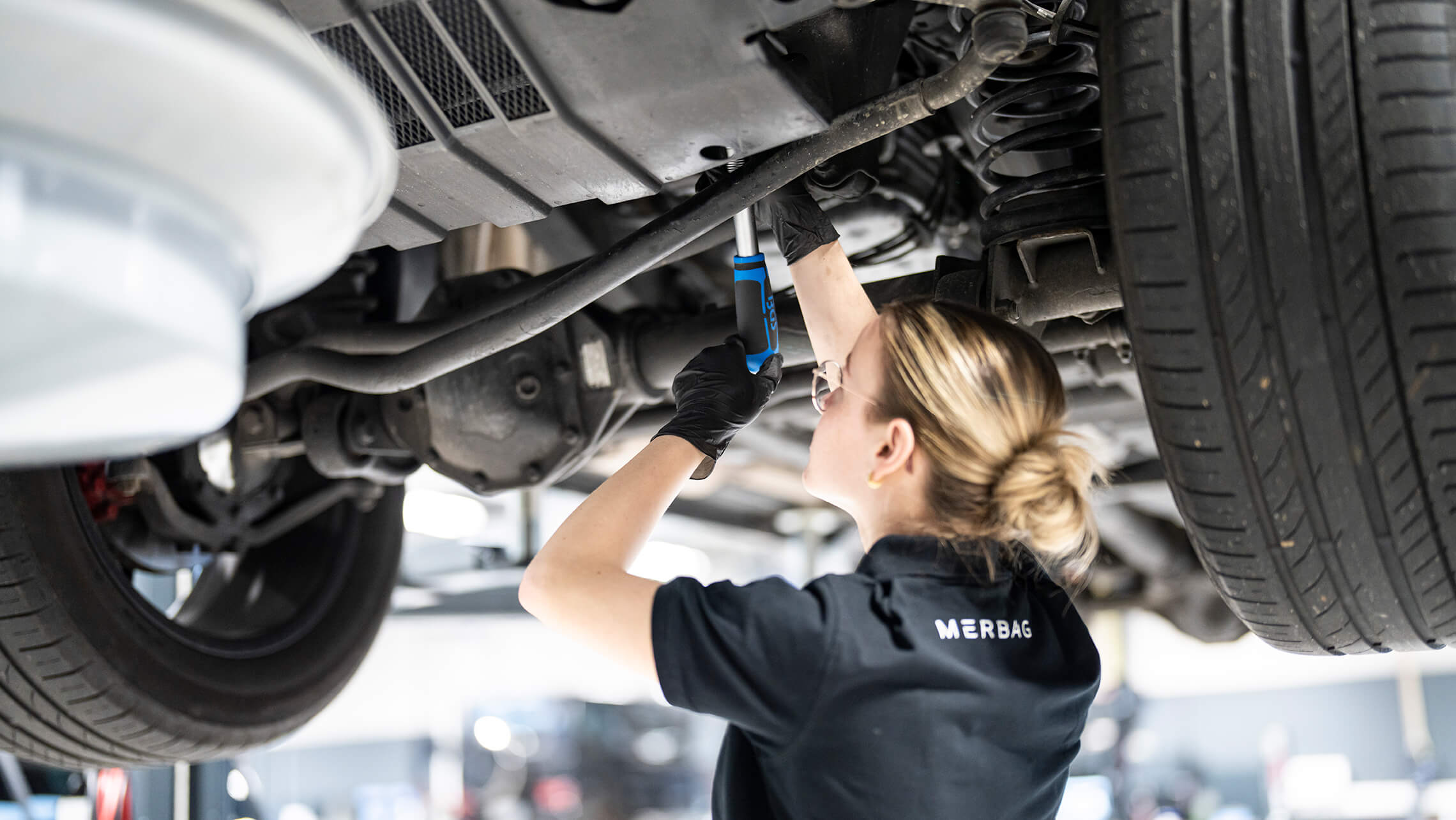 Automobil Fachmann Frau PW 01 2280X1283