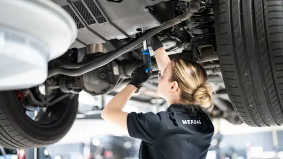 Automobil Fachmann Frau PW 01 2280X1283 Automobil Fachmann Frau PW 01 2280X1283