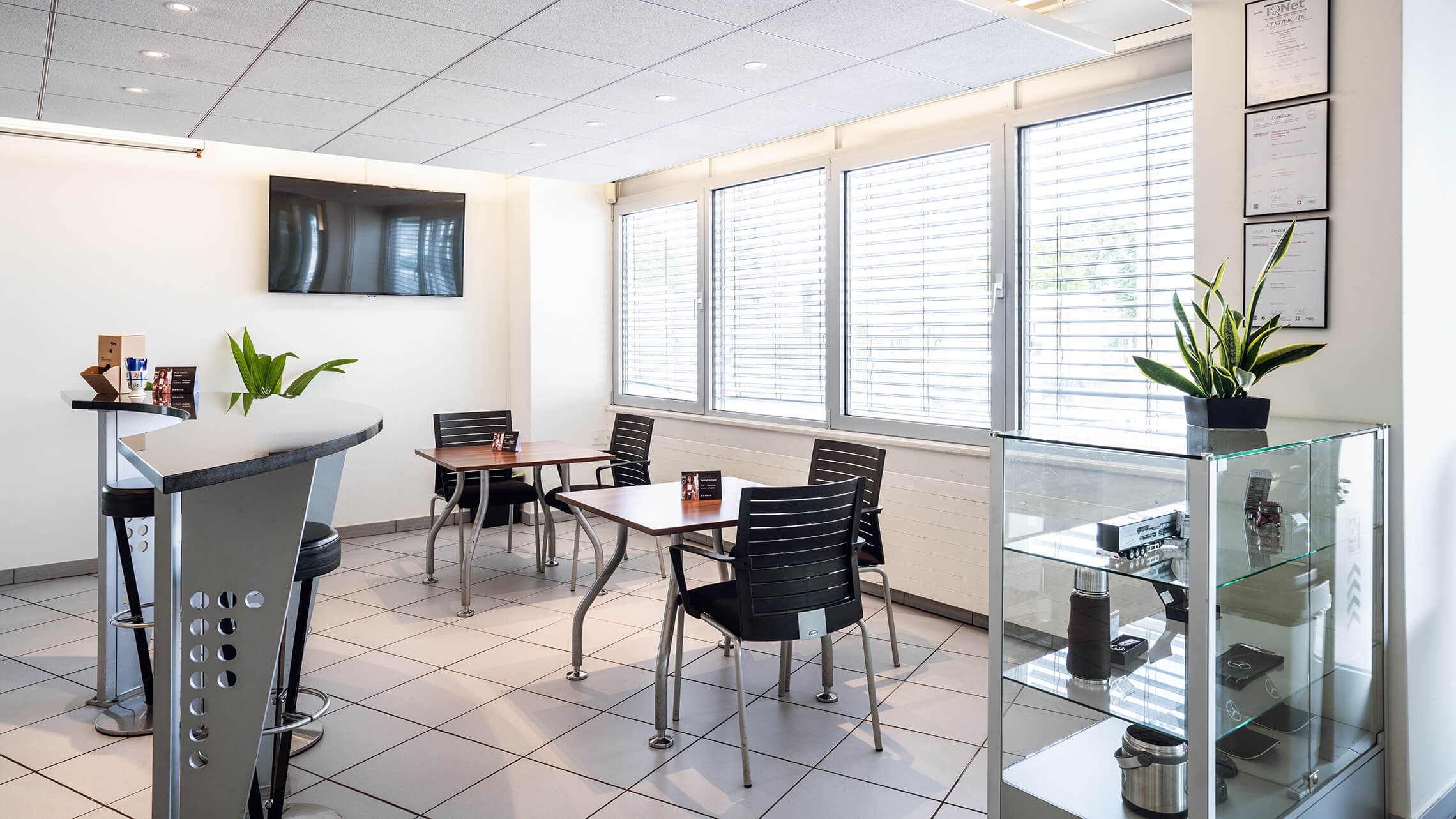 Granges Paccot Nutzfahrzeuge Standort Showroom 03 2280X1283