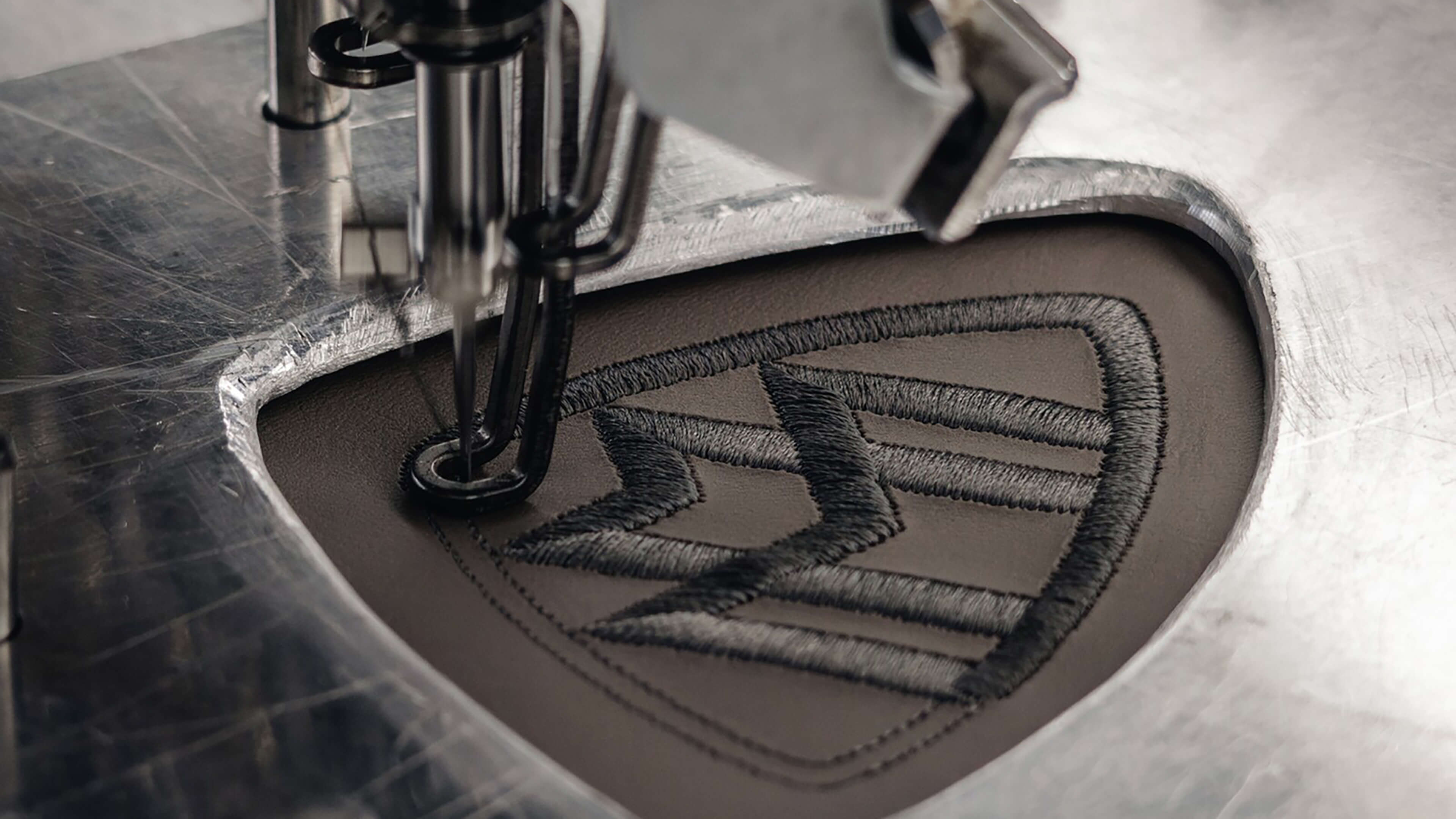 MANUFAKTUR Maybach Header