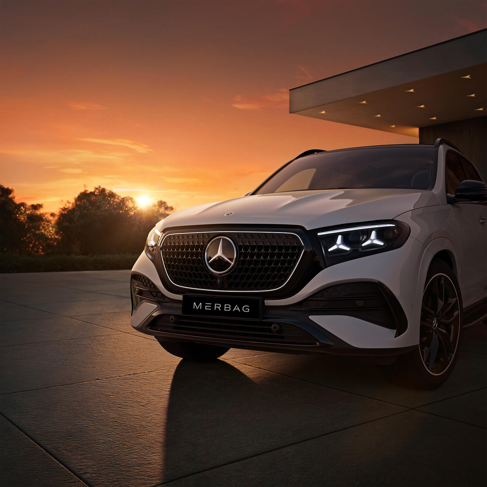 Mercedes Benz GLE SUV Beleuchtete Kontur Um Den Kuehlergrill