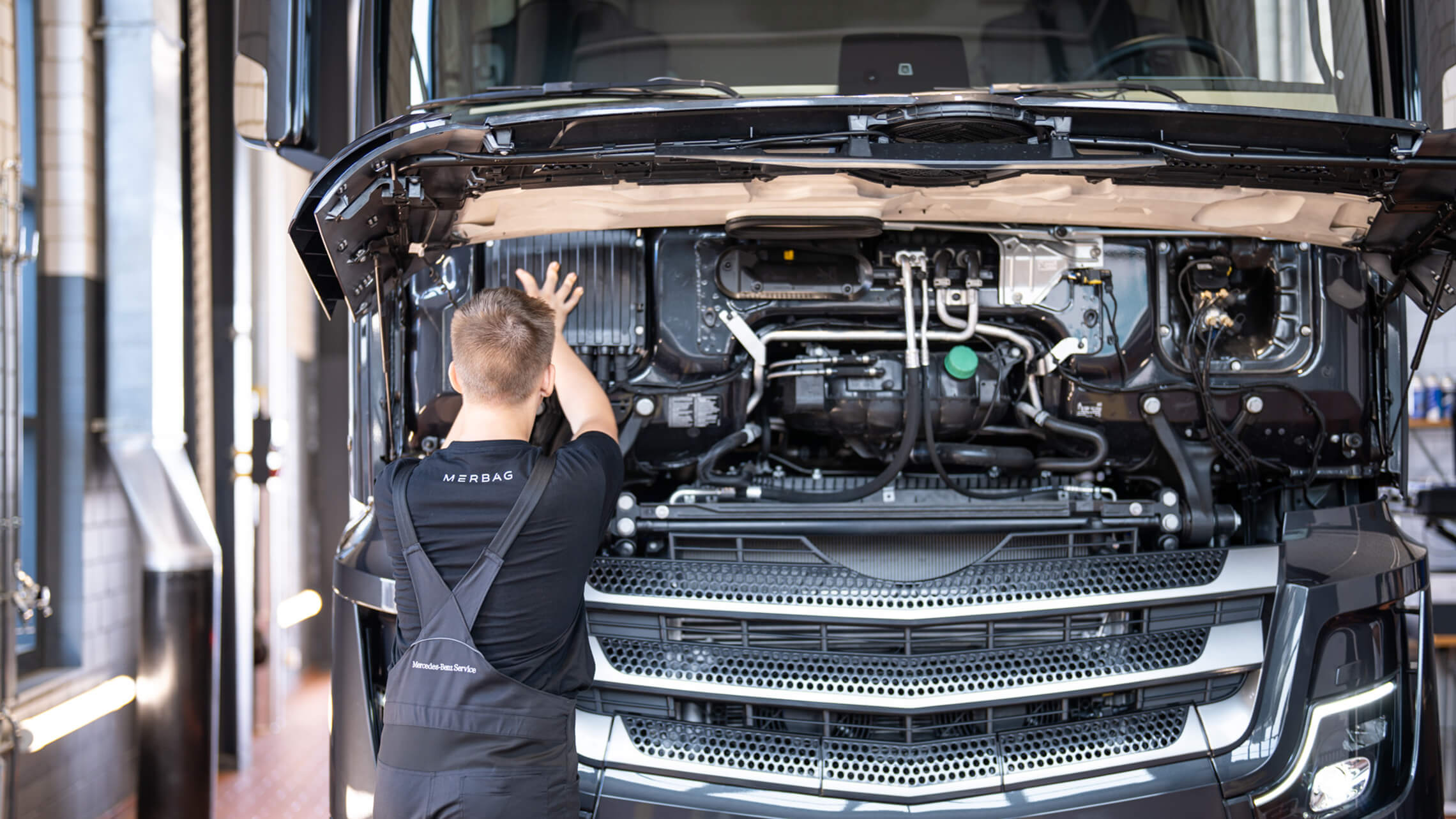 Automobil Mechatroniker NF 01 2280X1283