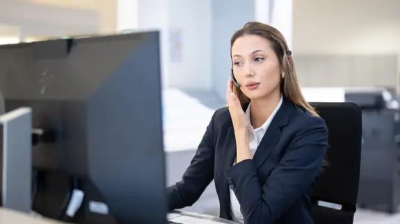 Kaufmann Frau 03 2280X1283 Kaufmann Frau 03 2280X1283