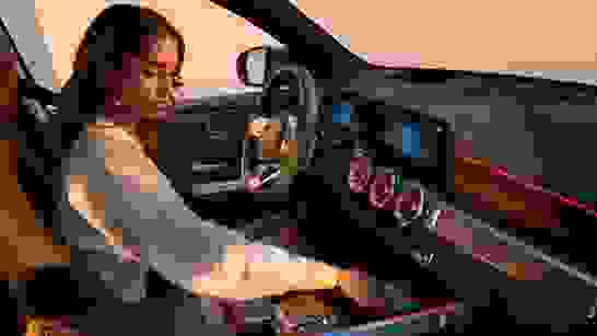 Mercedes EQ EQA 09