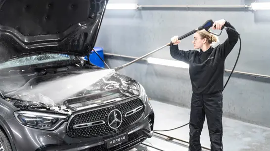 Automobil Fachmann Frau PW 03 2280X1283 Automobil Fachmann Frau PW 03 2280X1283