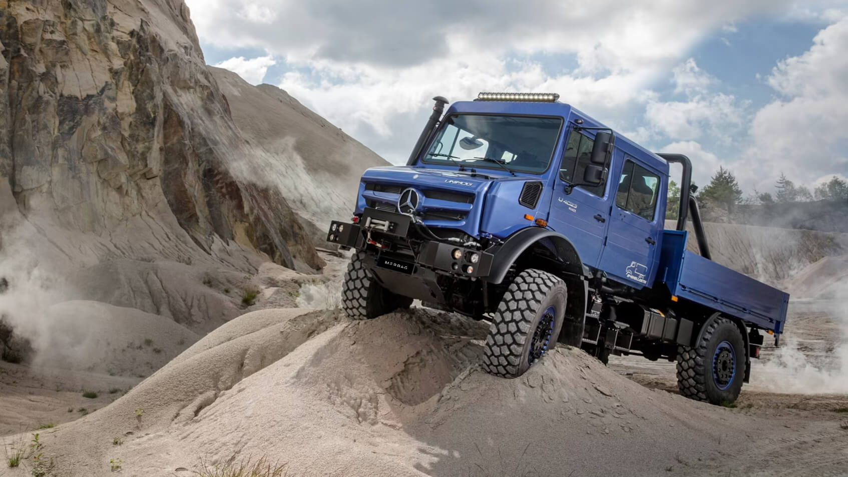 Mercedes Hochgelaendegaengiger Unimog Fahrzeugtechnik