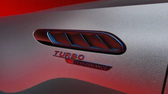 Mercedes-AMG C63 Limousine TURBO E PERFORMANCE Plakette auf den vorderen Kotflügeln - Merbag Mercedes-AMG C63 Limousine TURBO E PERFORMANCE Plakette auf den vorderen Kotflügeln - Merbag