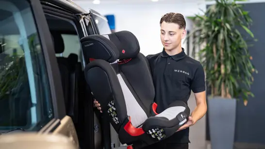 Detailhandelsfachmann Frau 03 2280X1283 Detailhandelsfachmann Frau 03 2280X1283