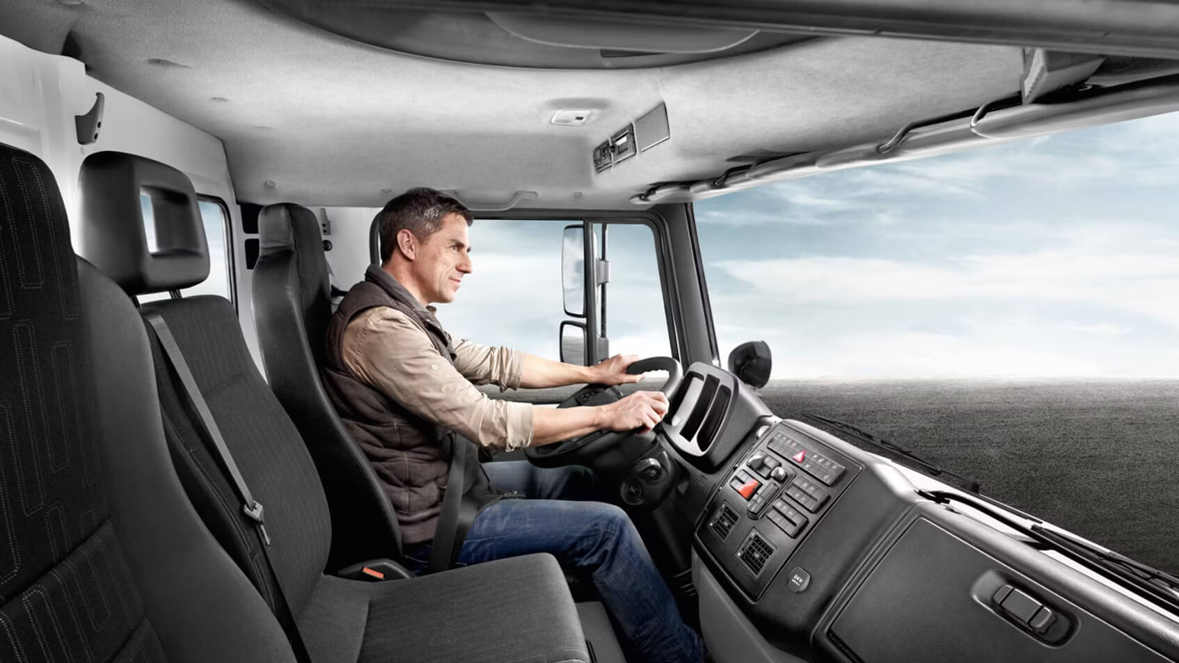 Mercedes Hochgelaendegaengiger Unimog Komfort Design