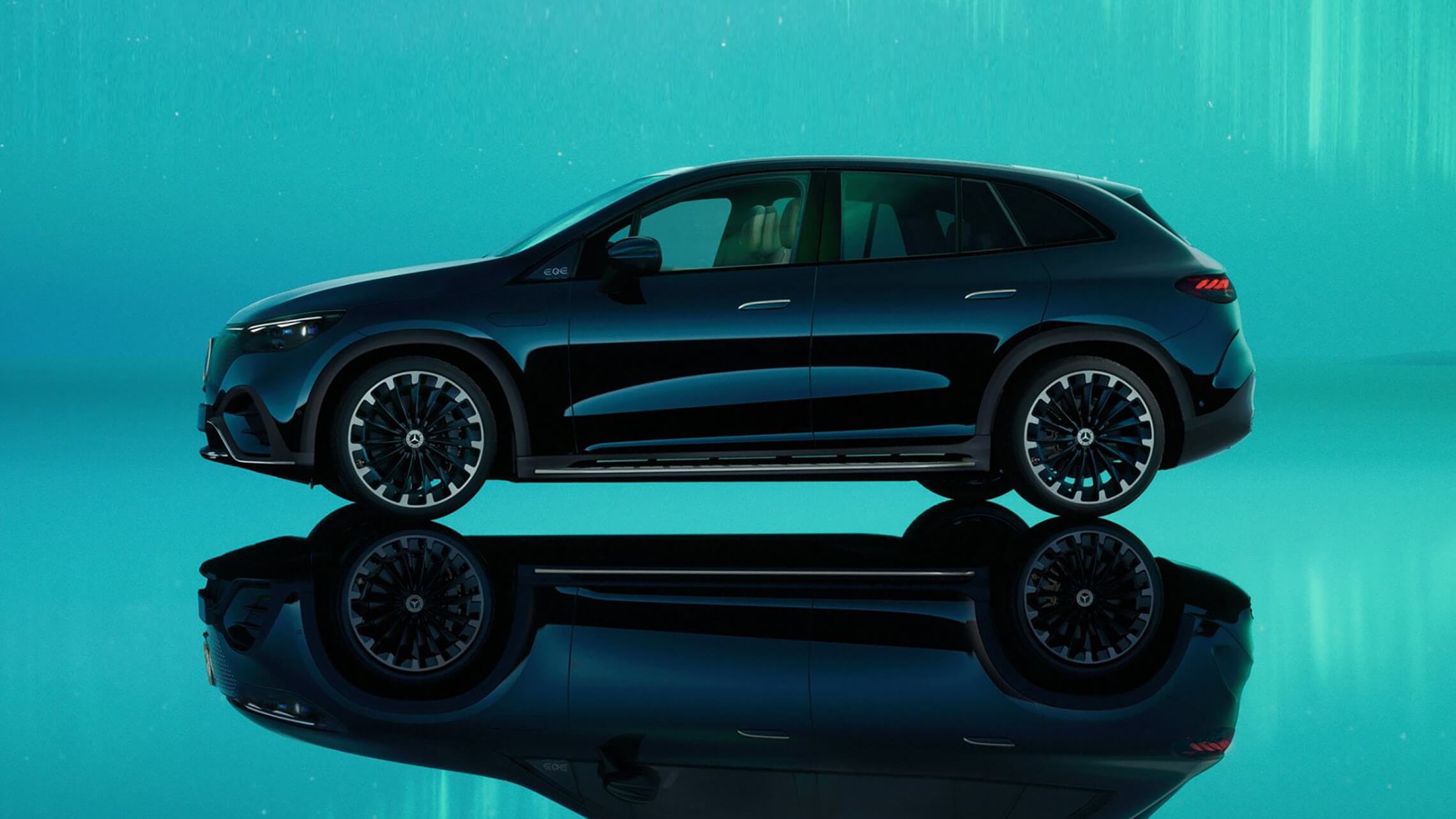 Mercedes-Benz EQE SUV in der Seitenansicht bei Merbag