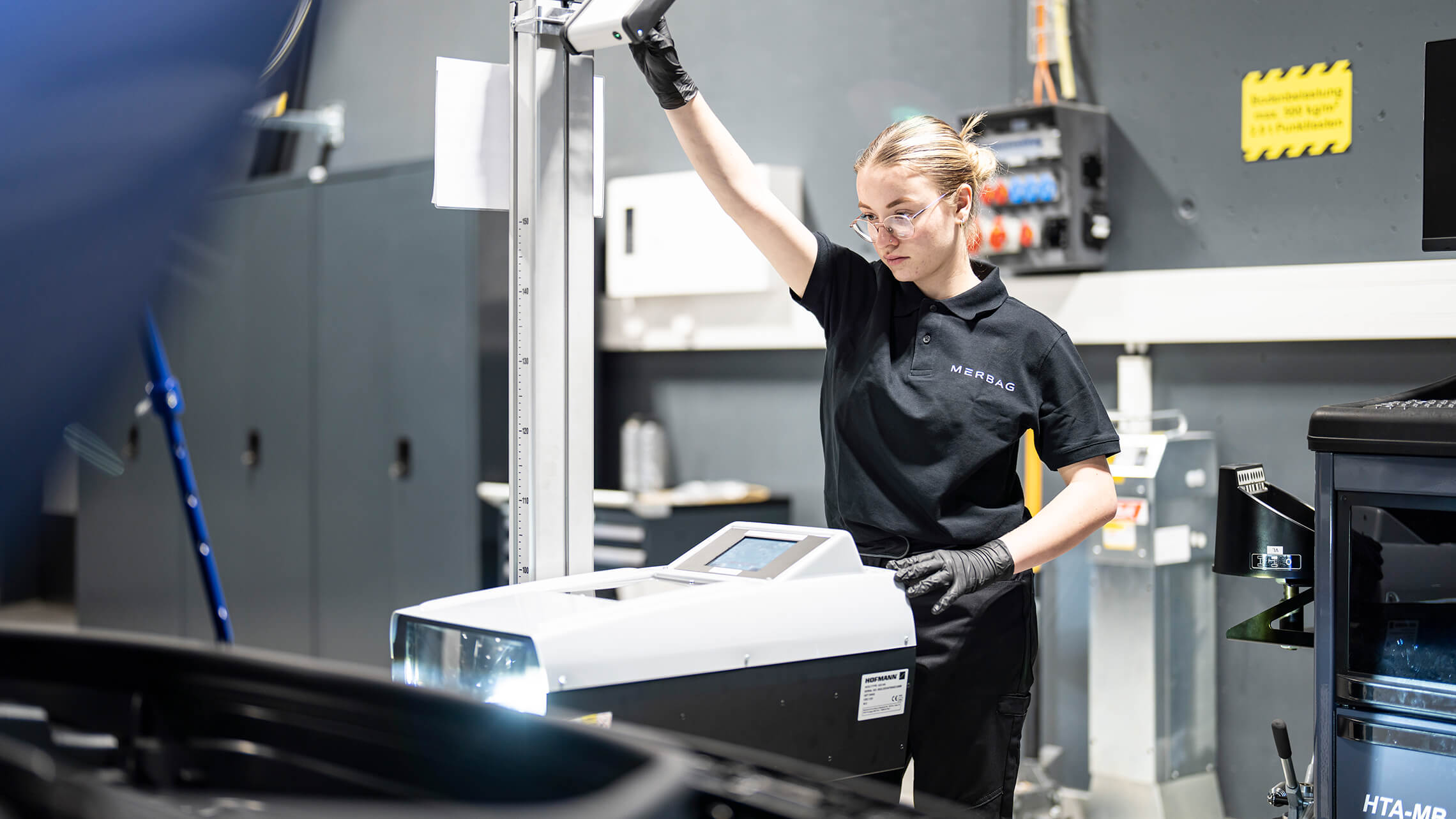 Automobil Fachmann Frau PW 04 2280X1283