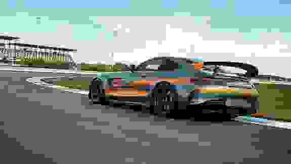 Mercedes AMG GT4 02