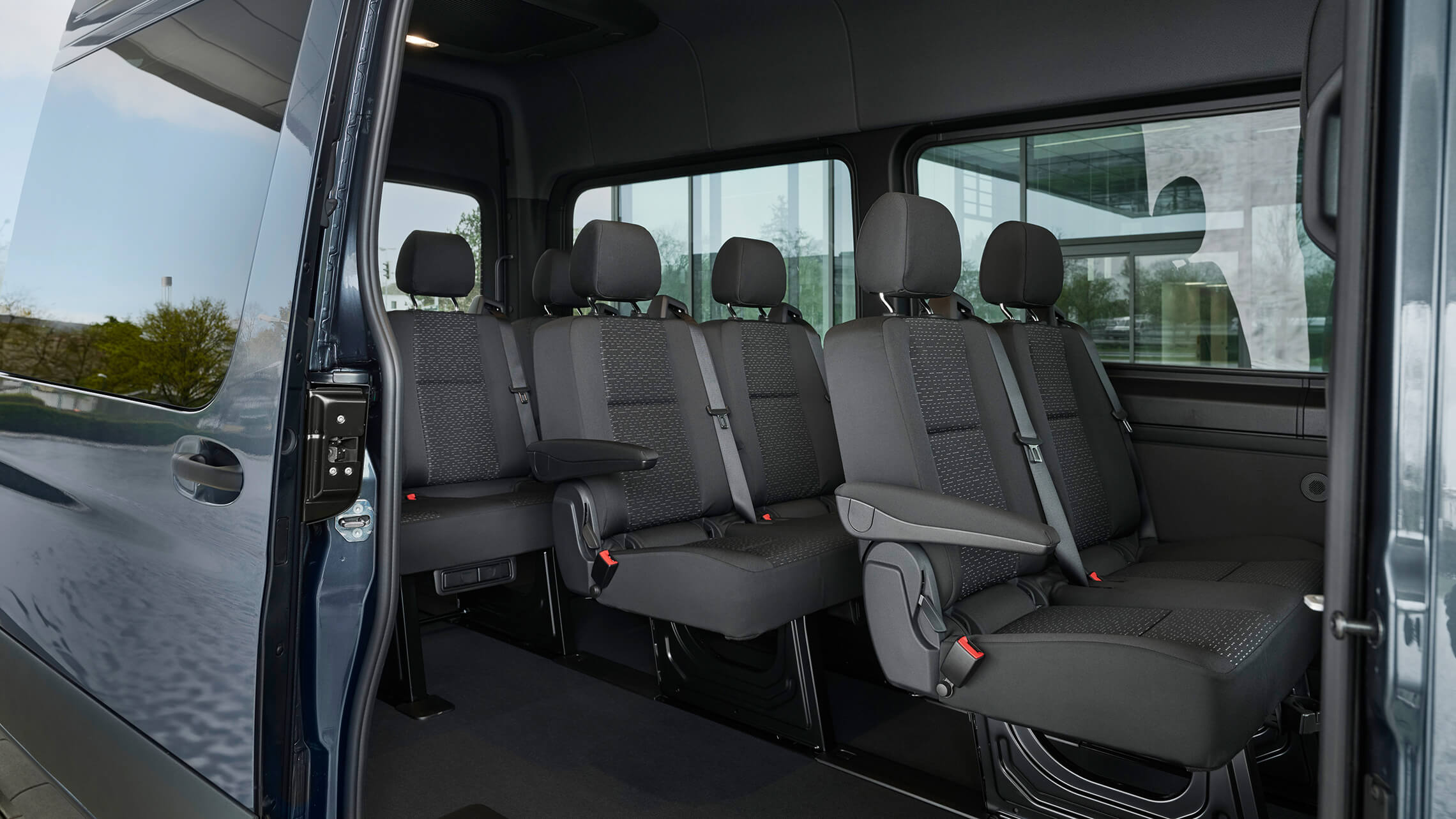 Midsize Large Vans 05 2280X1283