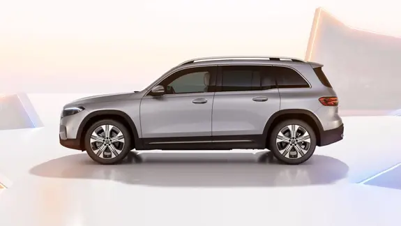 Mercedes-Benz EQB Progressive Line in Hightechsilber metallic in der Seitenansicht bei Merbag Mercedes-Benz EQB Progressive Line in Hightechsilber metallic in der Seitenansicht bei Merbag