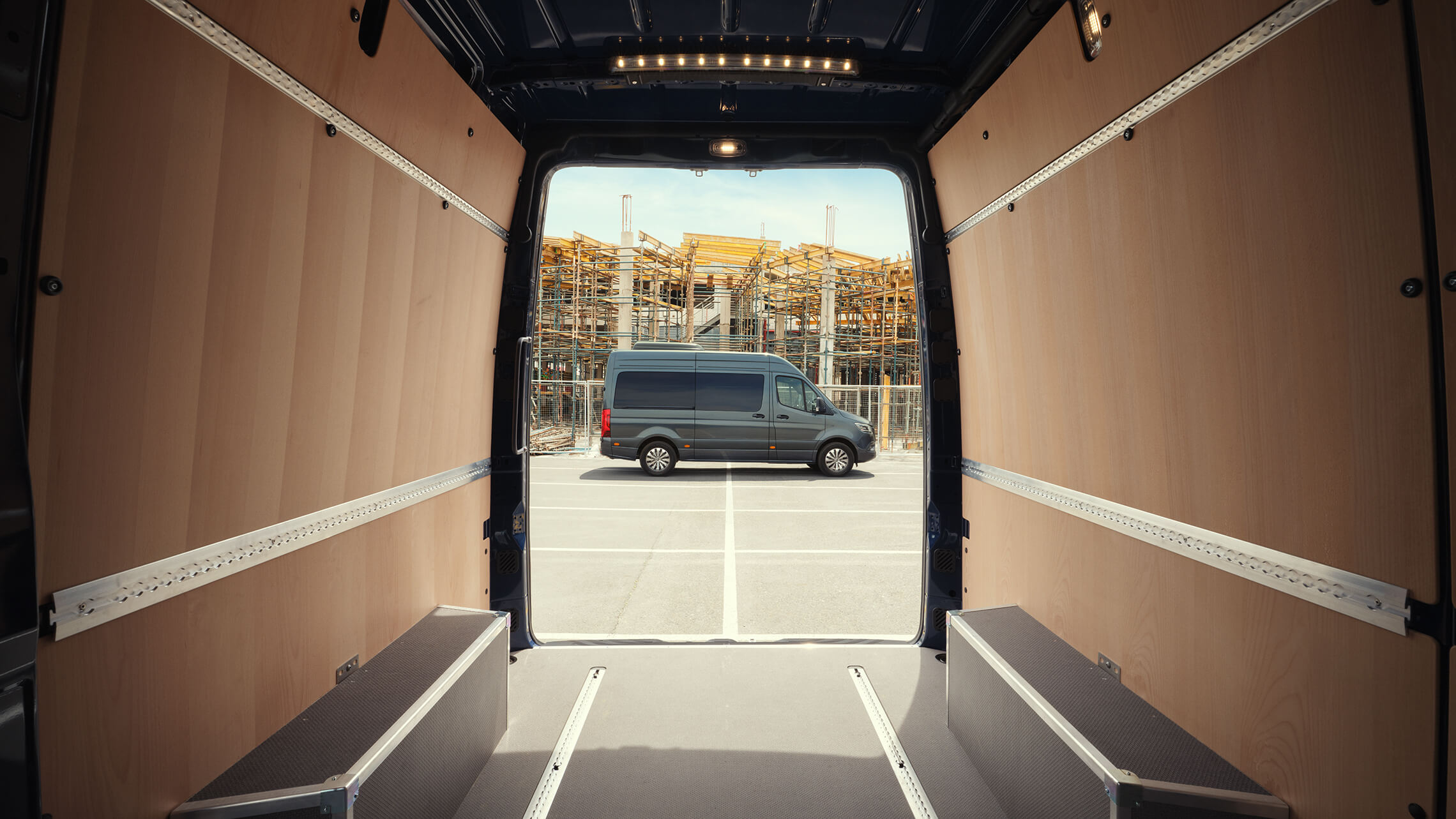 Mercedes Sprinter Tourer 01