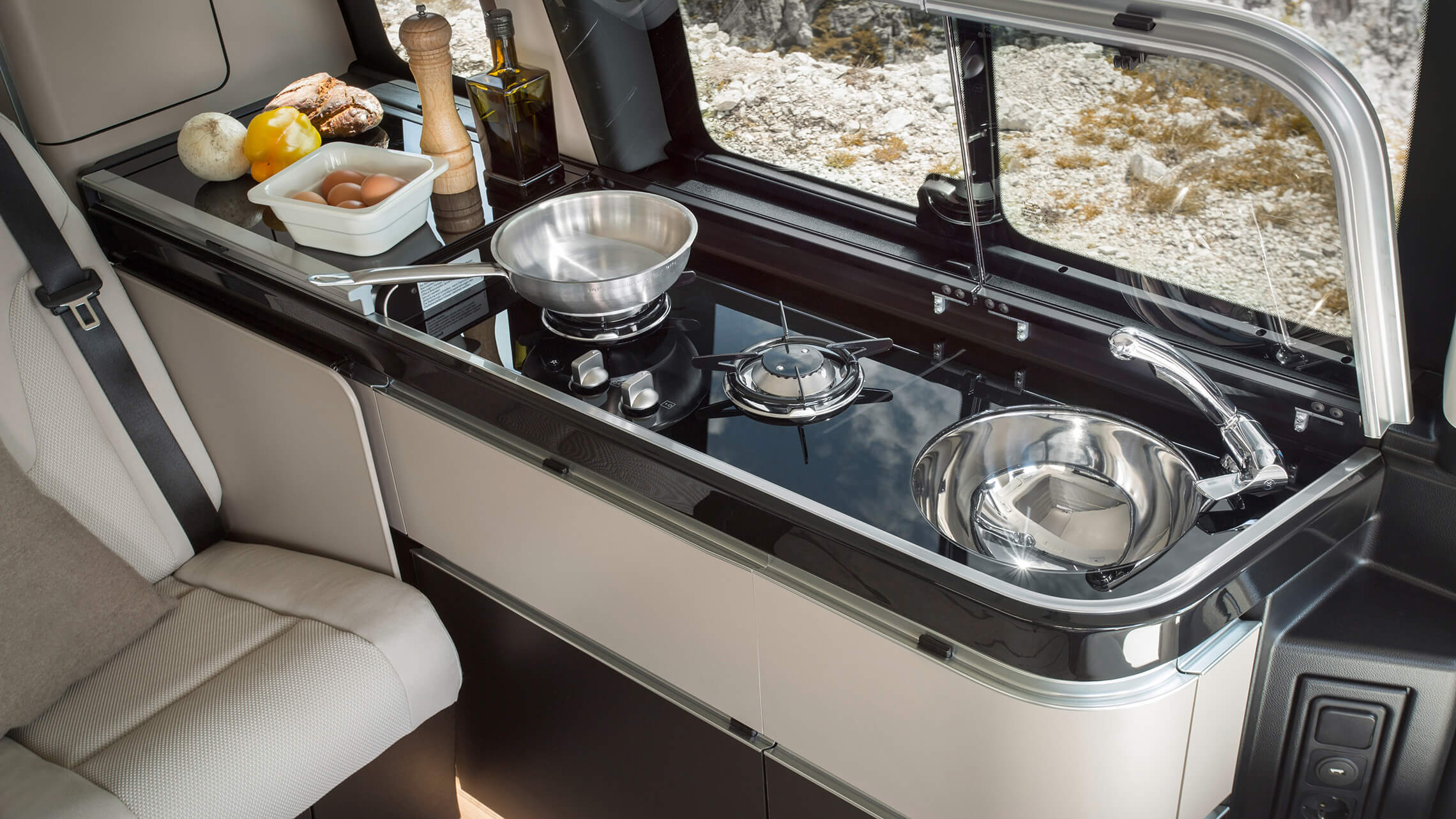 Mercedes V Klasse Marco Polo Küchenzeile ist kompakt und funktionell - Merbag