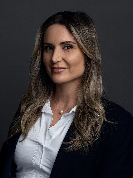 Merbag Ansprechpartnerin Zollikon Vlora Hajdari 426X568