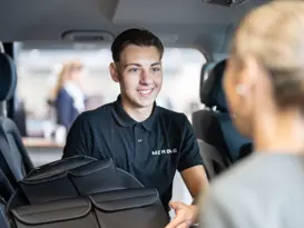 Detailhandelsfachmann/-frau EFZ Gestalten von Einkaufserlebnissen Automobil After-Sales Detailhandelsfachmann Frau 3840X2160