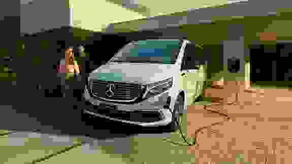 Mercedes EQ EQV 02
