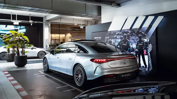 Schlieren Personenwagen Standort Showroom 03 2280X1283 Schlieren Personenwagen Standort Showroom 03 2280X1283