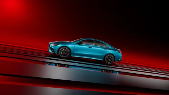 Mercedes-AMG CLA Coupe 35 4MATIC Hyperblau metallic Seitenansicht - Merbag Mercedes-AMG CLA Coupe 35 4MATIC Hyperblau metallic Seitenansicht - Merbag