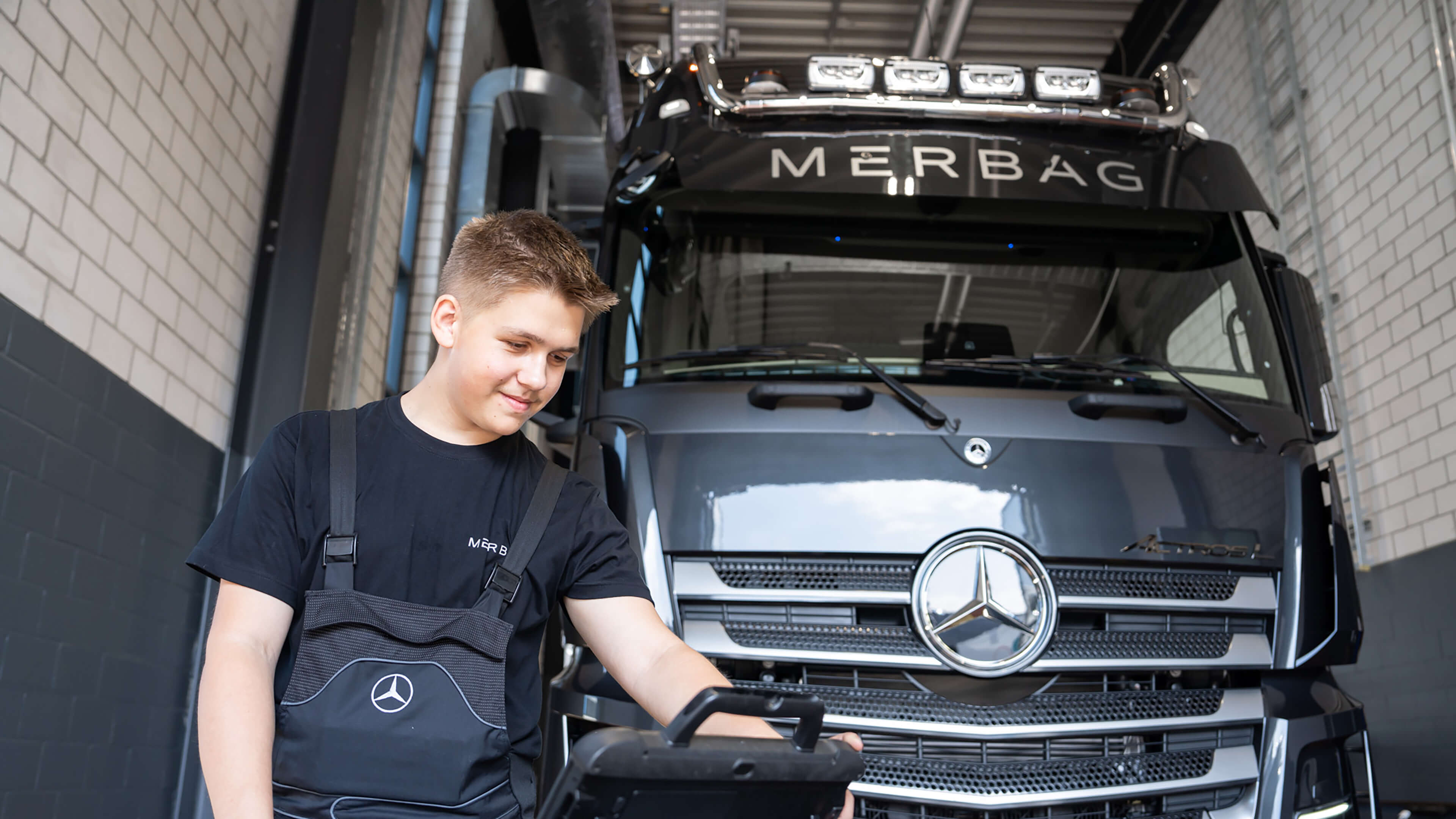 Automobil Mechatroniker NF 3840X2160