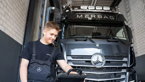 Automobil Mechatroniker NF 3840X2160 Automobil Mechatroniker NF 3840X2160