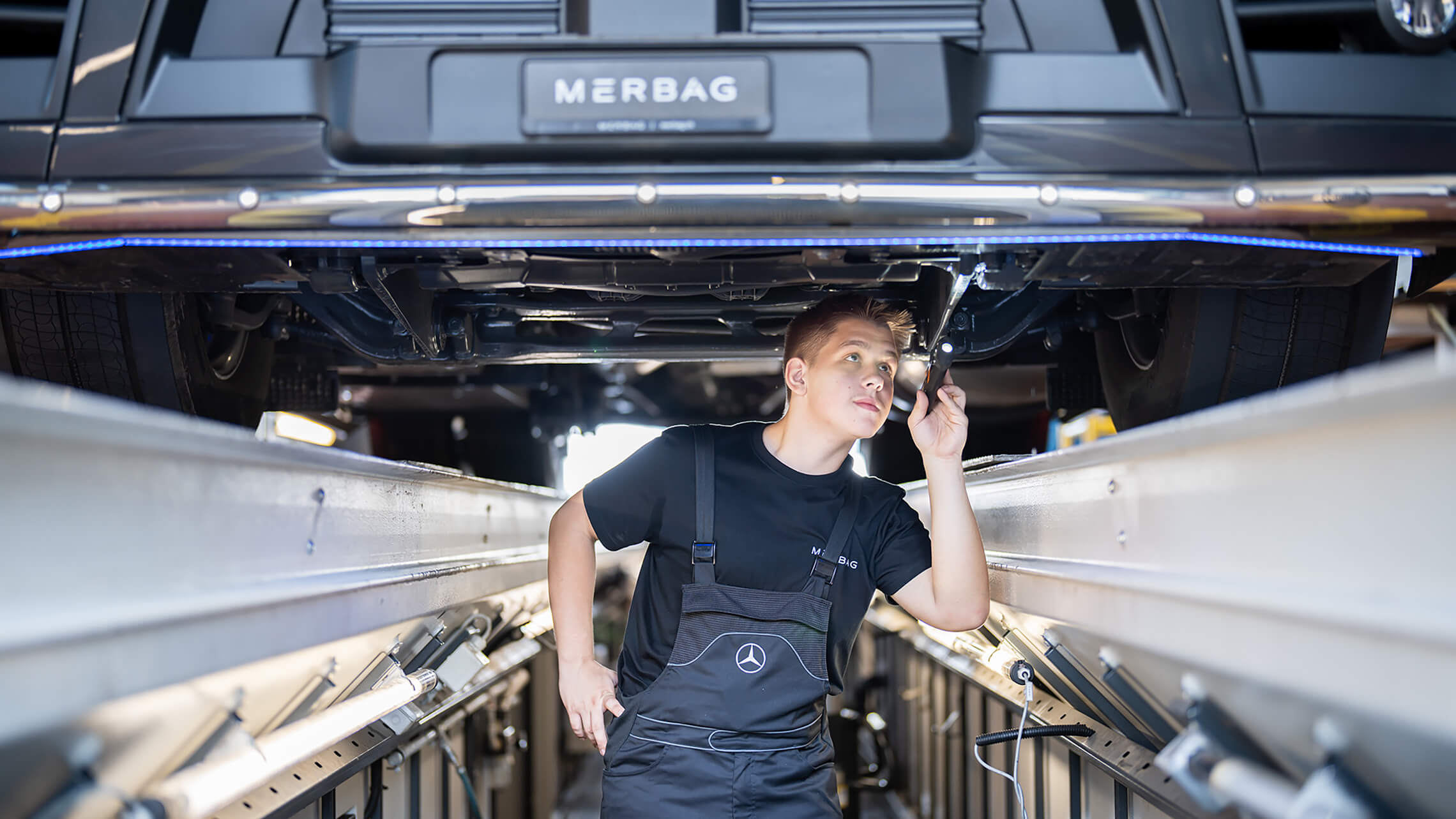 Automobil Mechatroniker NF 06 2280X1283