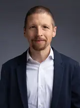 Merbag Ansprechpartner Vezia Simone Widmer 426X568 Merbag Ansprechpartner Vezia Simone Widmer 426X568