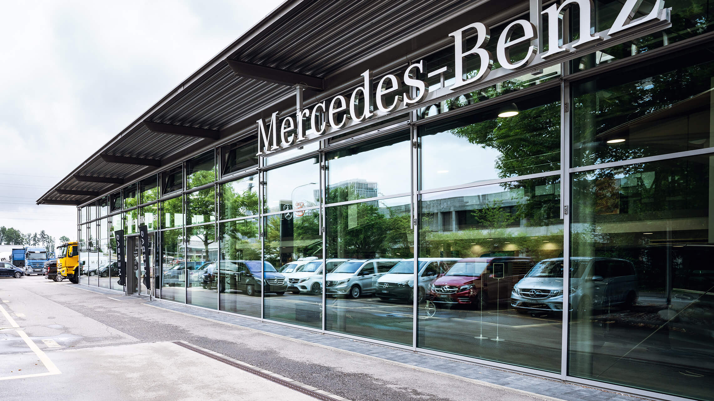 Bern Nutzfahrzeuge Standort Aussenansicht 02 2280X1283