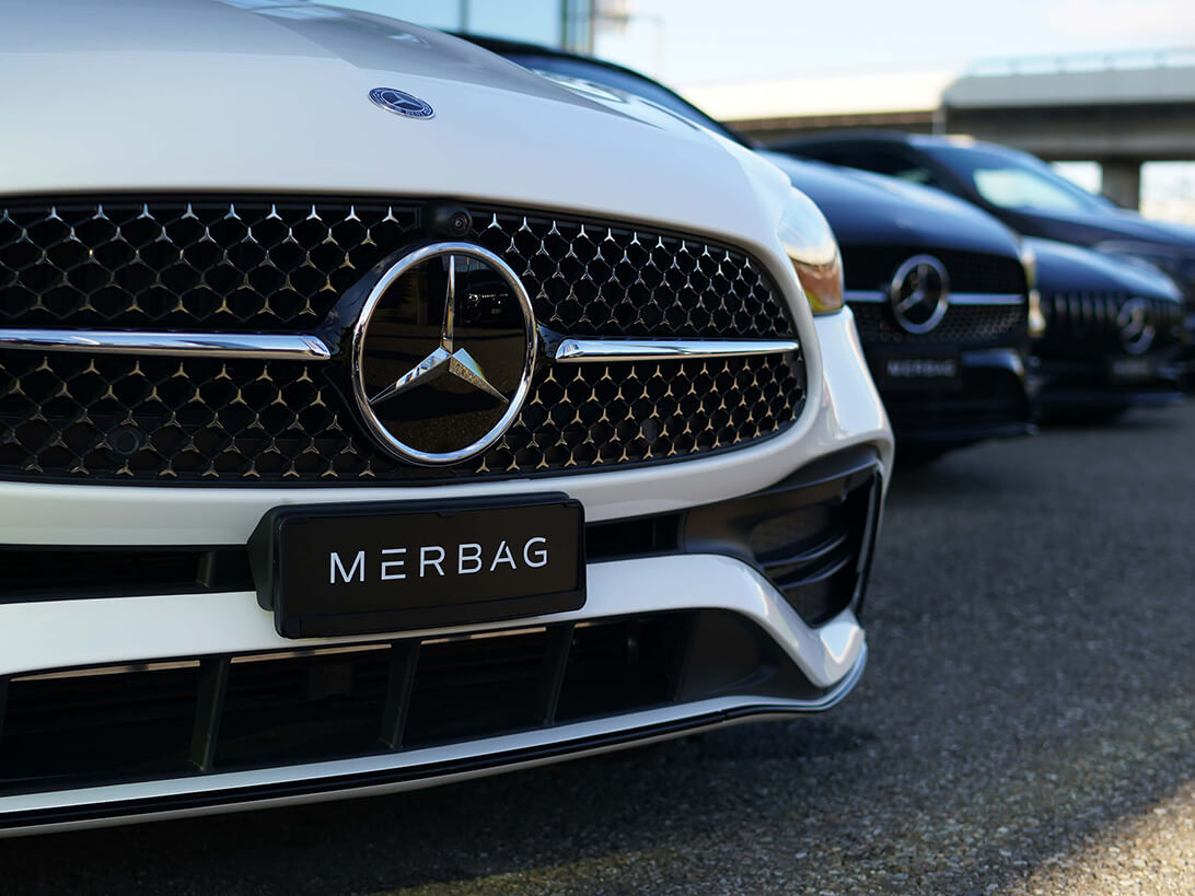 Aufklappbare Kacheln Mercedes Benz Motor Insurance 1092X819