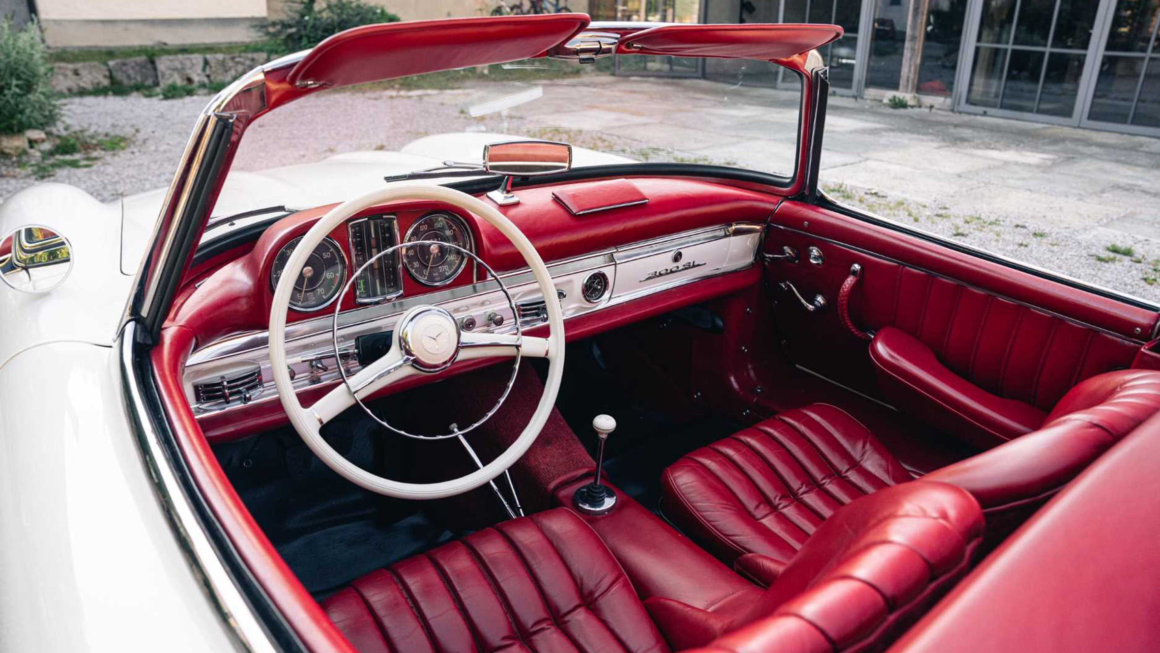 Bildgalerie 300SL Roadster 1957 Weiss Rot HK ENGINEERING Merbag Interieur 2280X1283px