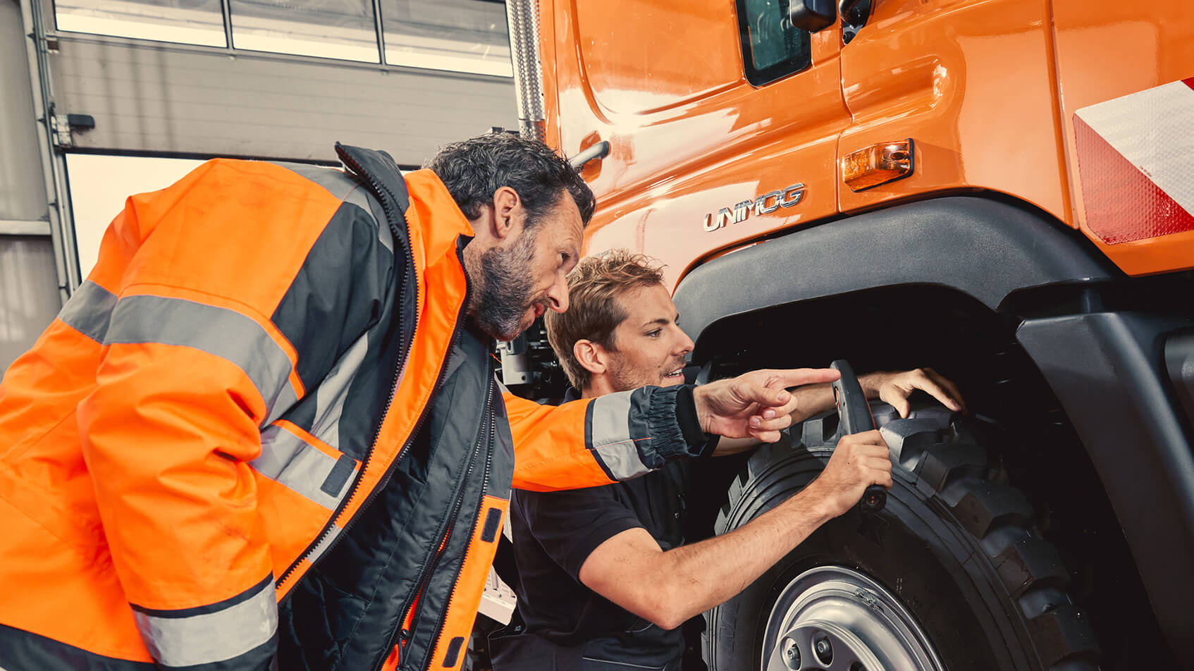 Unimog Service 1694X953