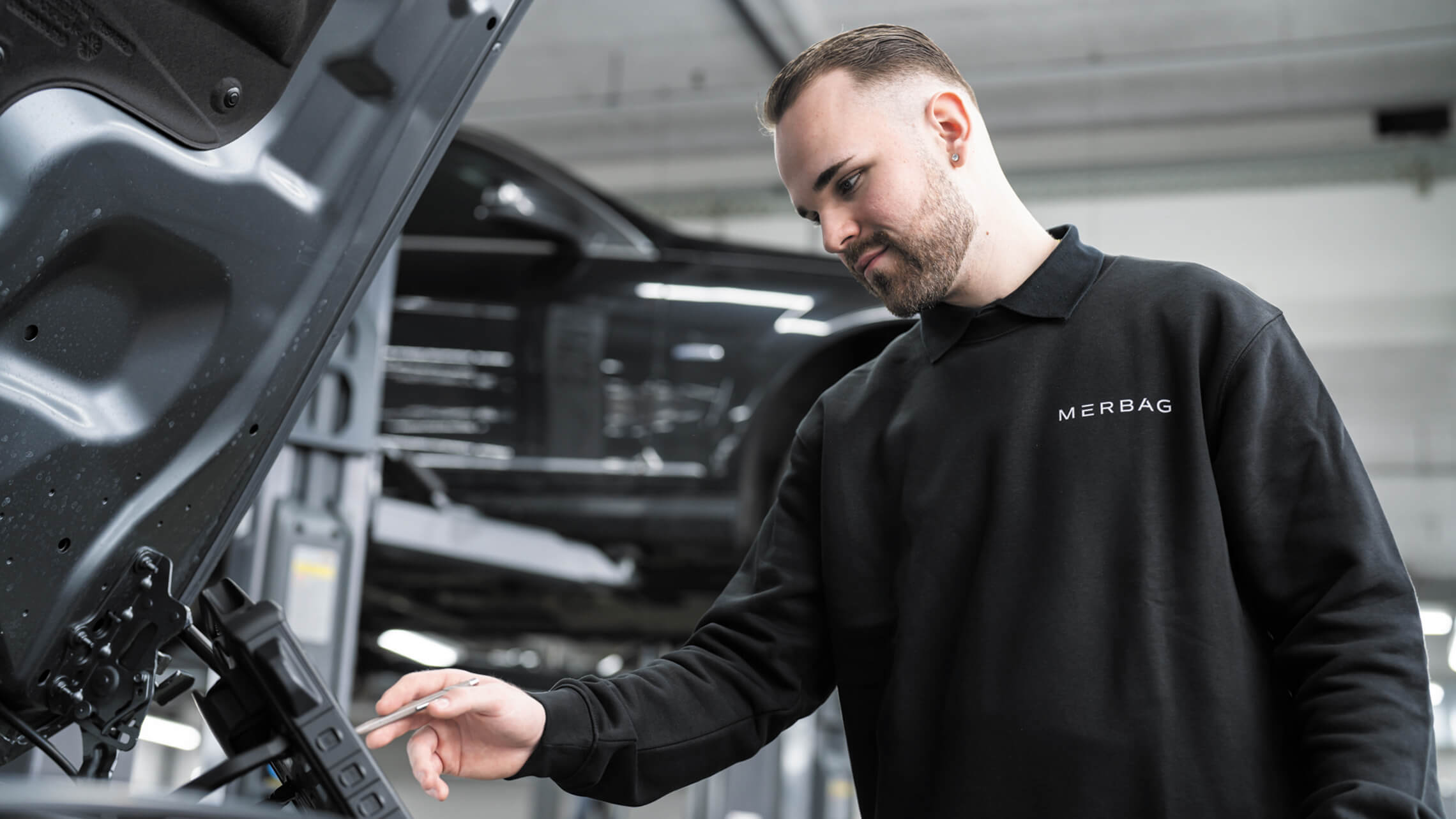 Automobil Mechatroniker 01 2280X1283