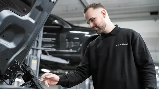 Automobil Mechatroniker 01 2280X1283 Automobil Mechatroniker 01 2280X1283