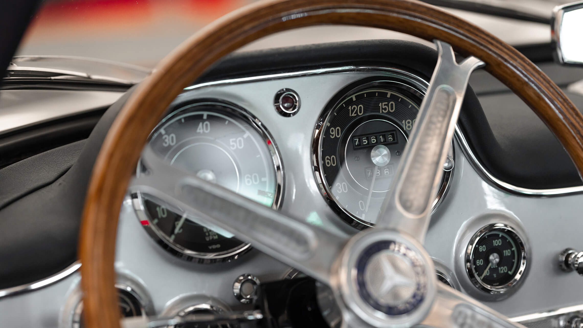 Mercedees AMG SL 16 2280X1283