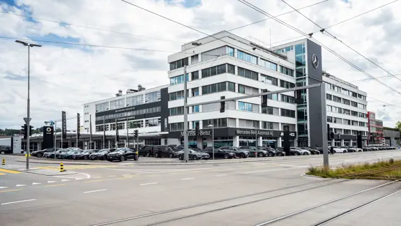 Schlieren Personenwagen Standort Aussenansicht 3840X2160 Schlieren Personenwagen Standort Aussenansicht 3840X2160