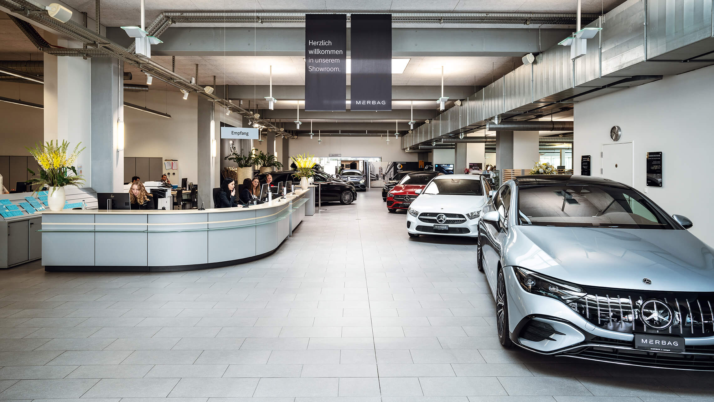 Schlieren Personenwagen Standort Showroom 01 2280X1283