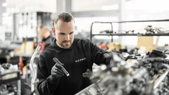 Automobil Mechatroniker 07 2280X1283 Automobil Mechatroniker 07 2280X1283