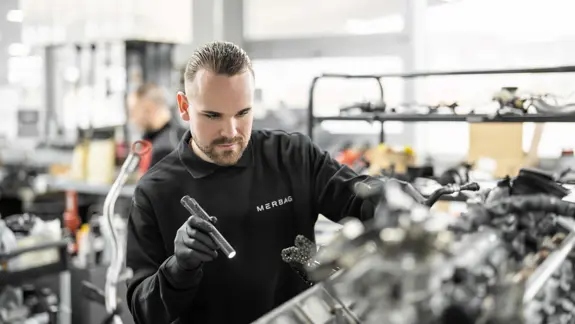 Automobil Mechatroniker 07 2280X1283 Automobil Mechatroniker 07 2280X1283