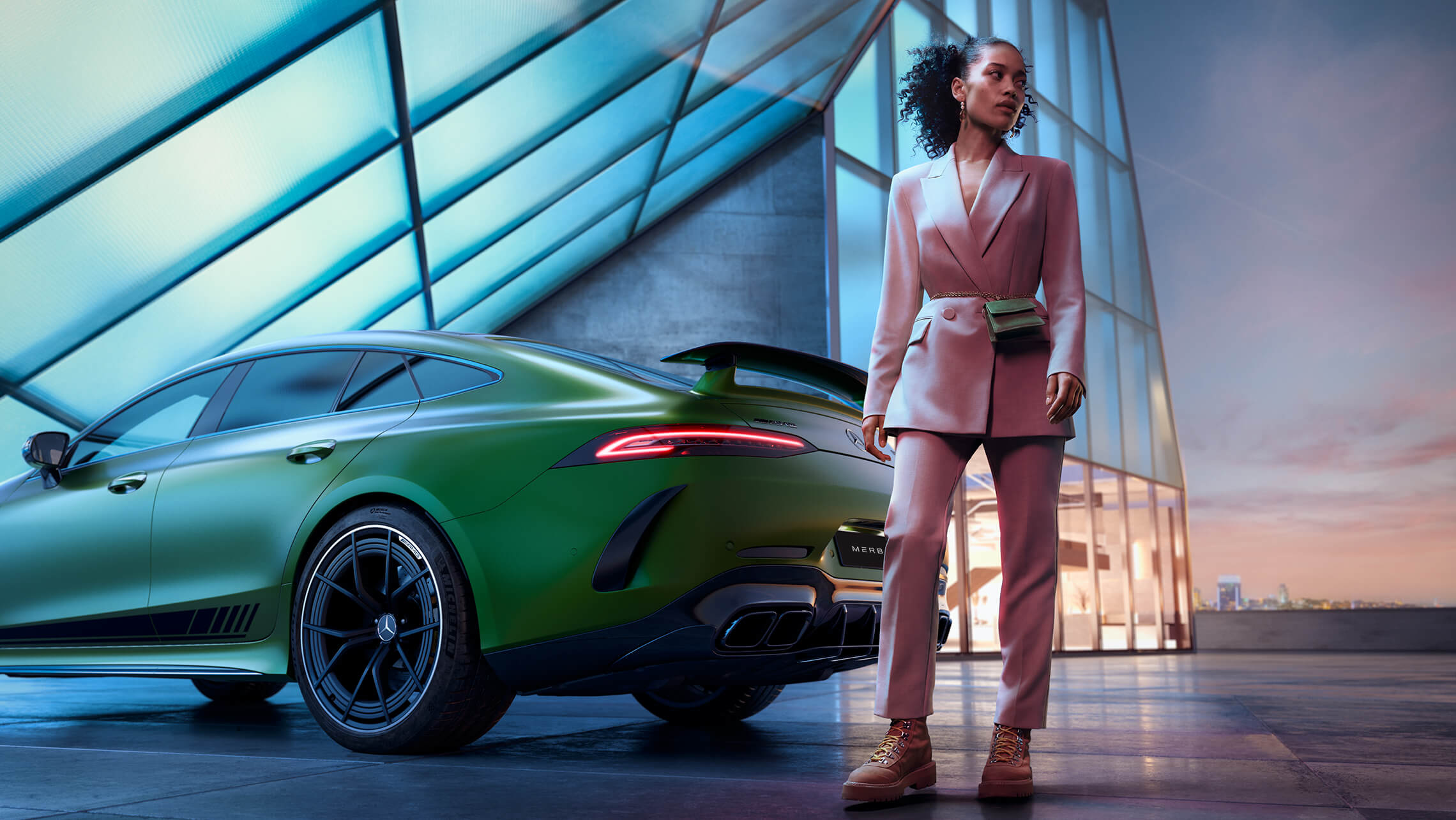 Mercedes AMG GT 63 S 4MATIC+ 4 Tuerer Coupe Markantes AMG-spezifisches Heck - Merbag