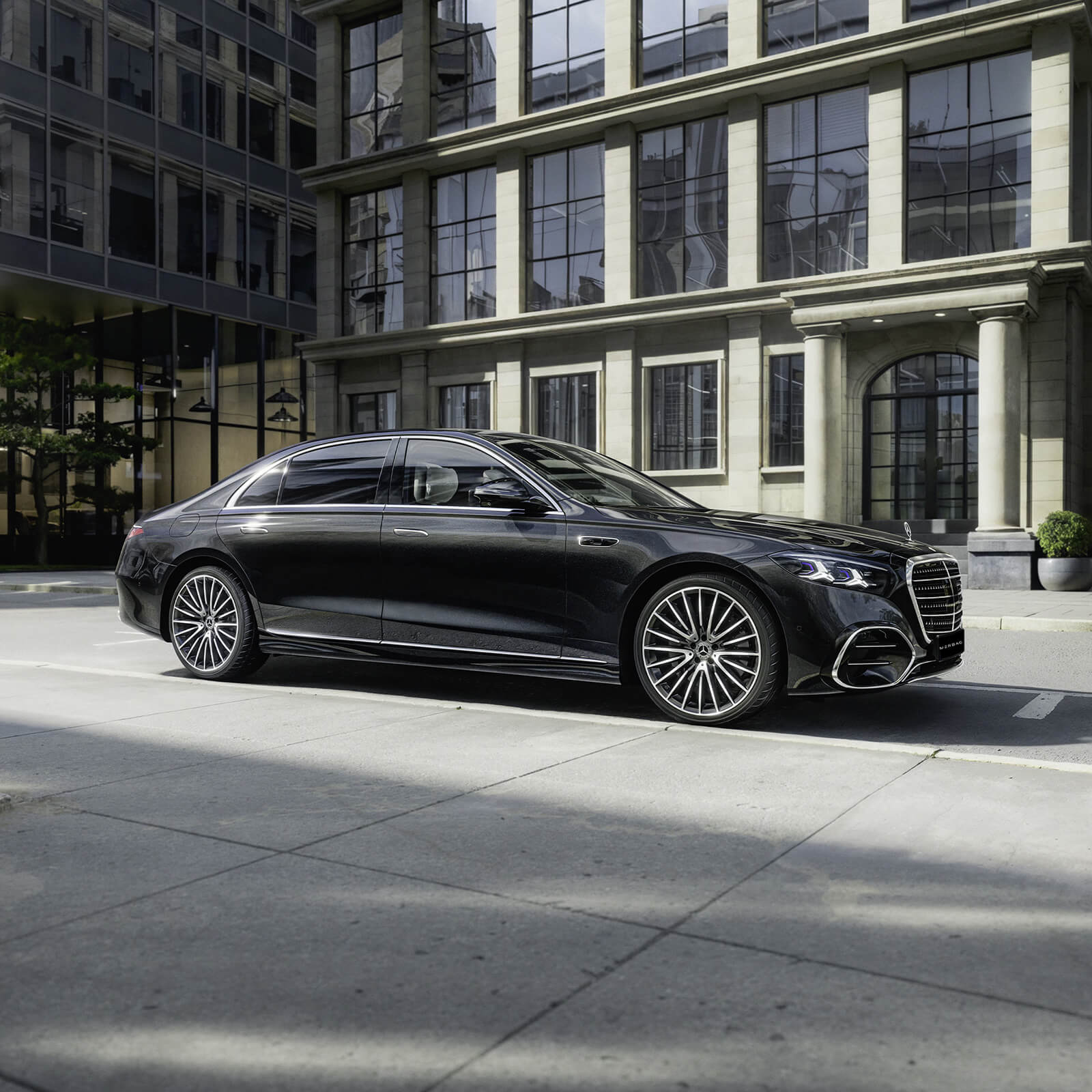 Mercedes S Klasse Limousine Lang Gestreckte Silhouette Beleuchteter Kuehlergrill