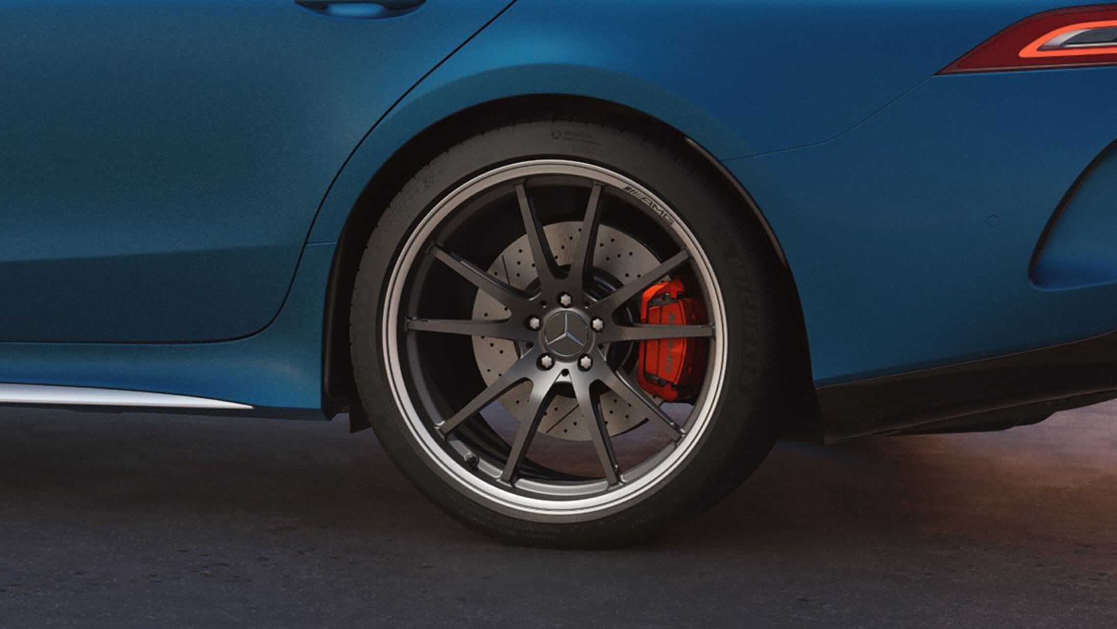 Mercedes AMG GT 63 4MATIC+ 4 Tuerer Coupe Bremssättel rot lackiert - Merbag